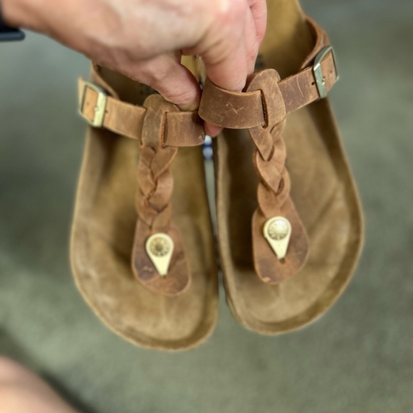 BIRKENSTOCK Braided Gizeh in Cognac. - Picture 5 of 5